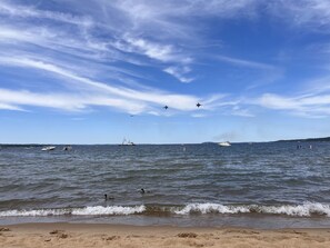 Beach nearby - Family-Friendly Apart. Walk to Beach + Downtown - #3 (Traverse City)