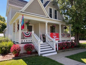Exterior - Family-Friendly Apart. Walk to Beach + Downtown - #3 (Traverse City)