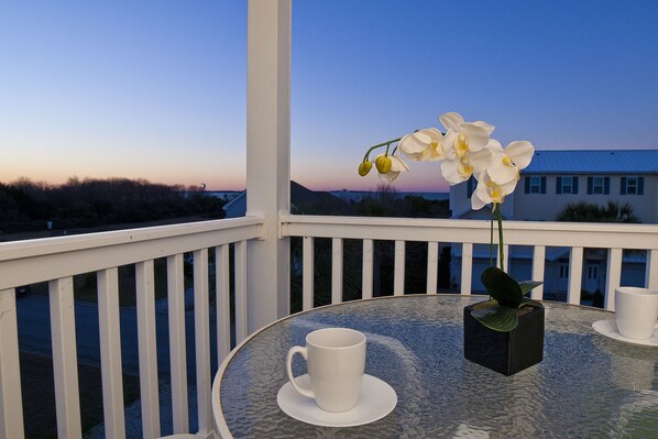 Outdoor dining - Ocean View 6 Bedroom 4 Bath Home Cooled/Heated Pool No Typical Hidden Fees!! (Tybee Island)