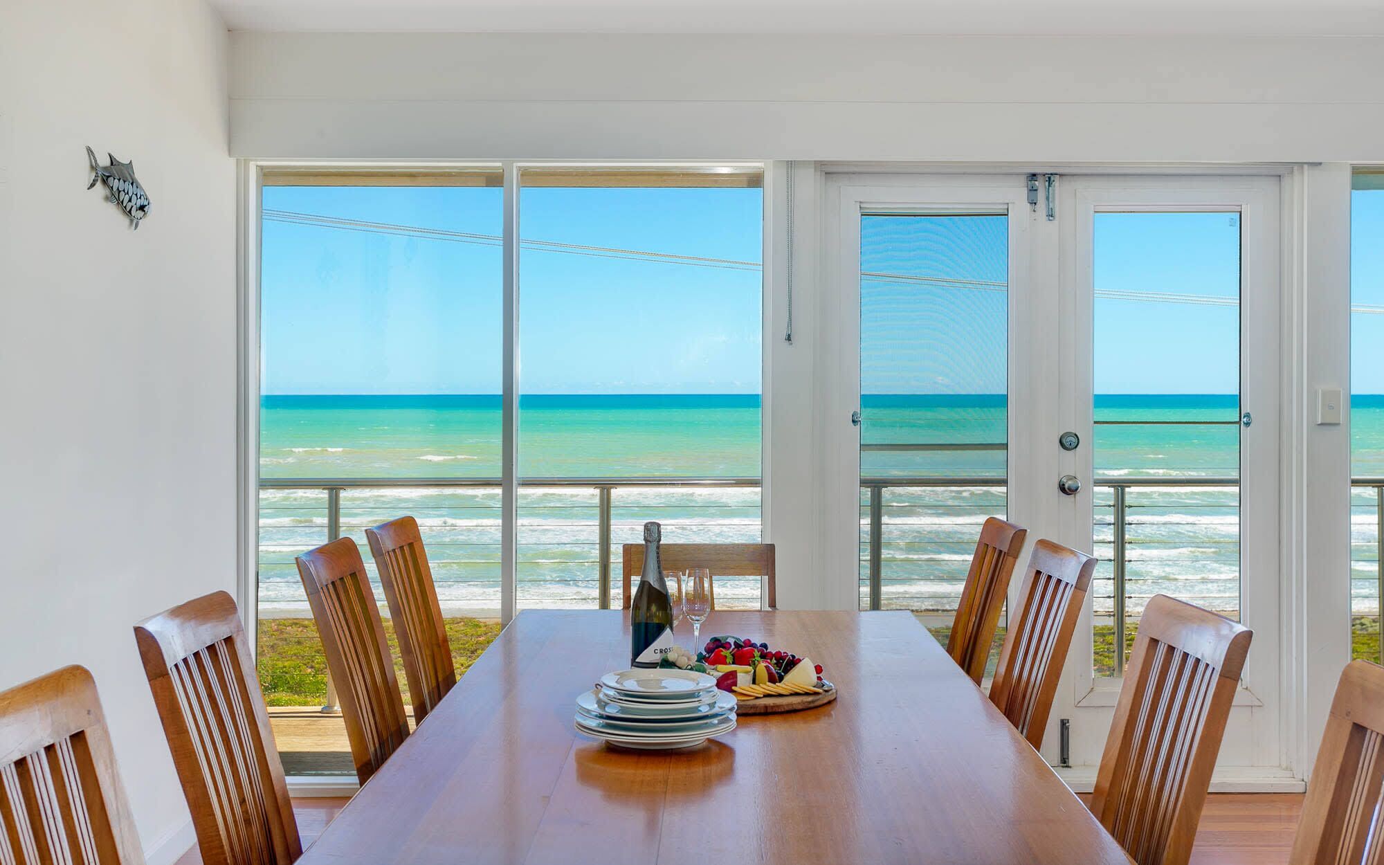 124 Surfers Pde - Beachfront — image 6