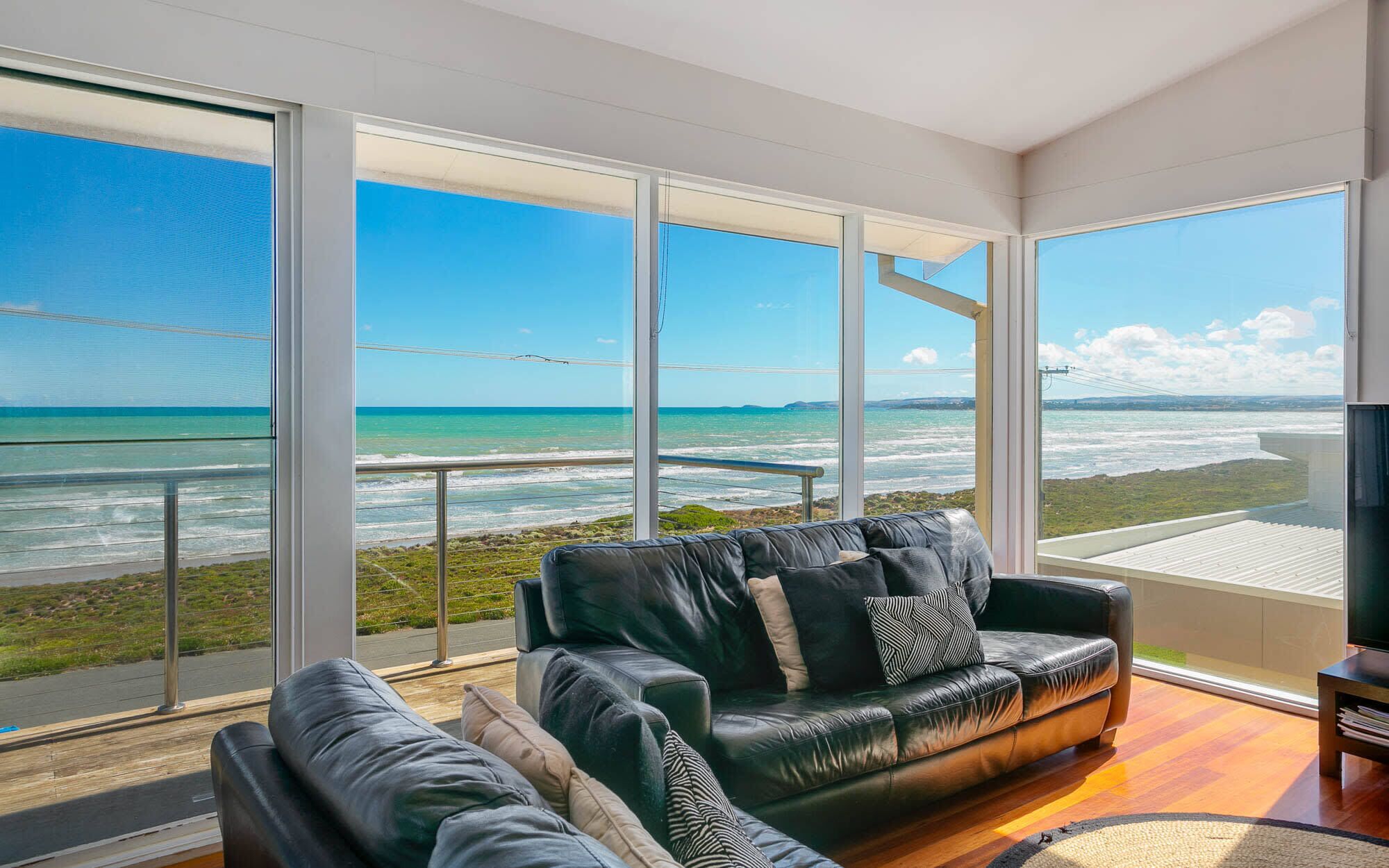 124 Surfers Pde - Beachfront — image 10