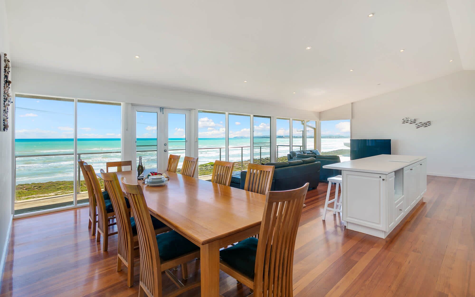 124 Surfers Pde - Beachfront — image 5