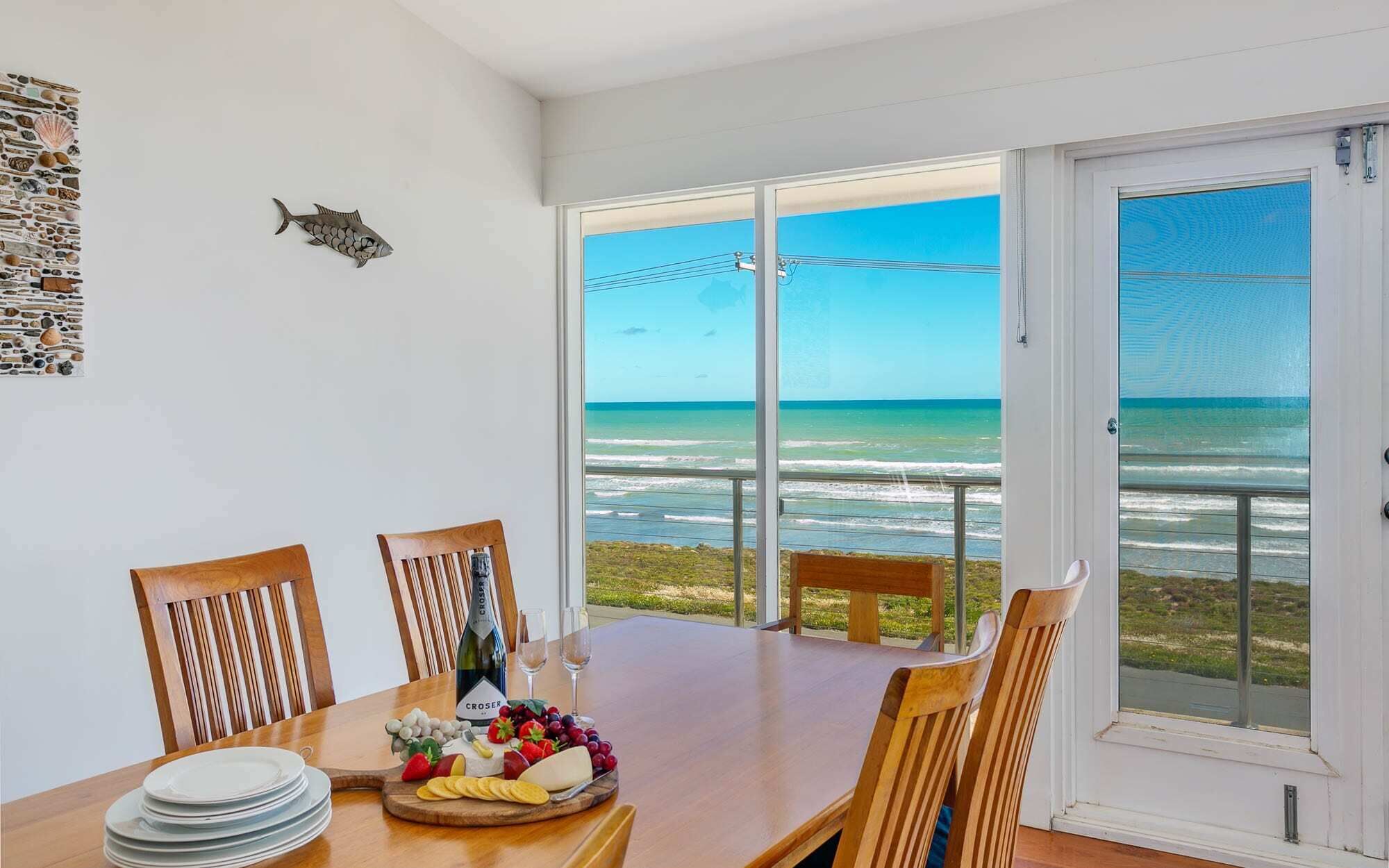 124 Surfers Pde - Beachfront — image 7