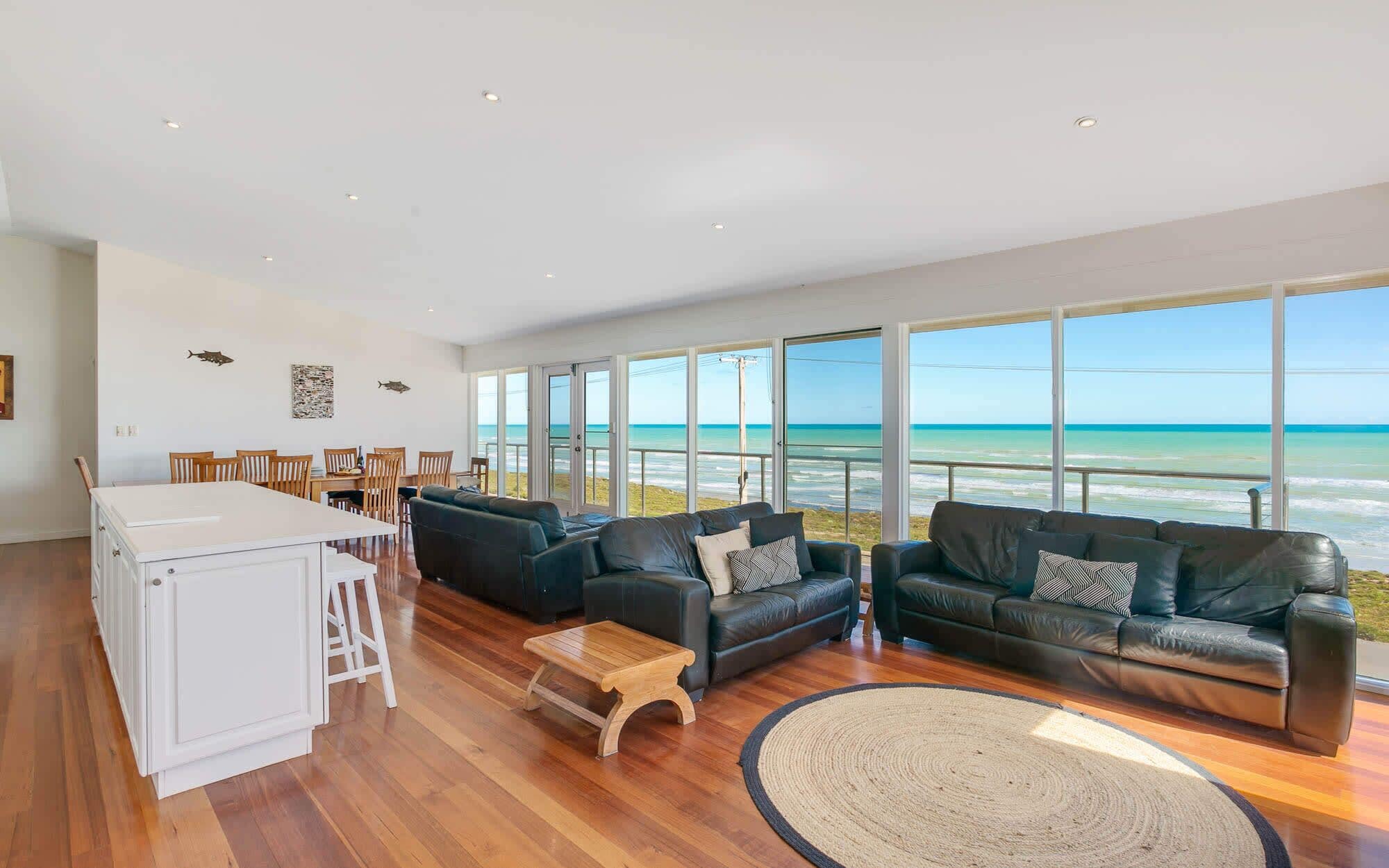 124 Surfers Pde - Beachfront