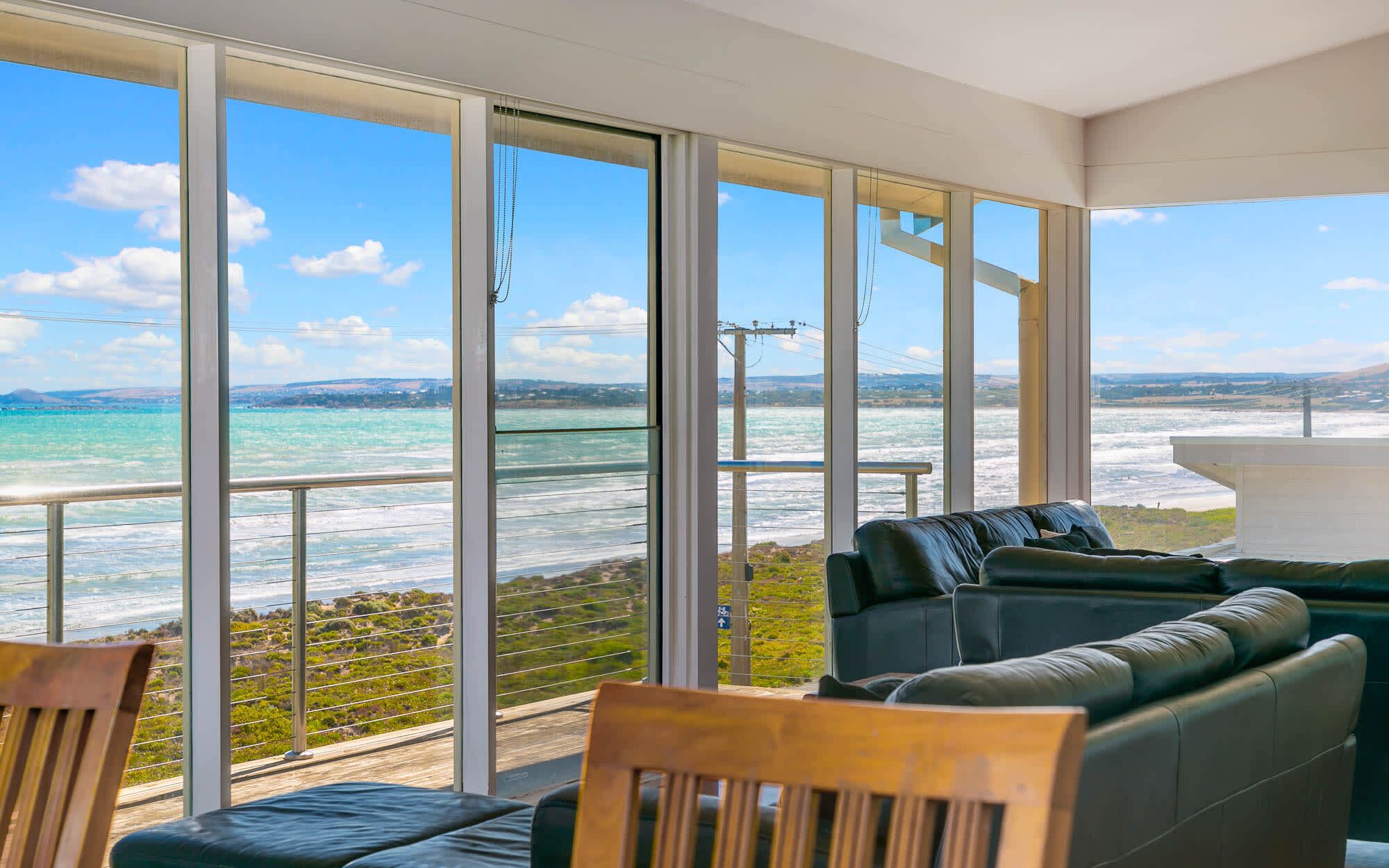 124 Surfers Pde - Beachfront — image 8