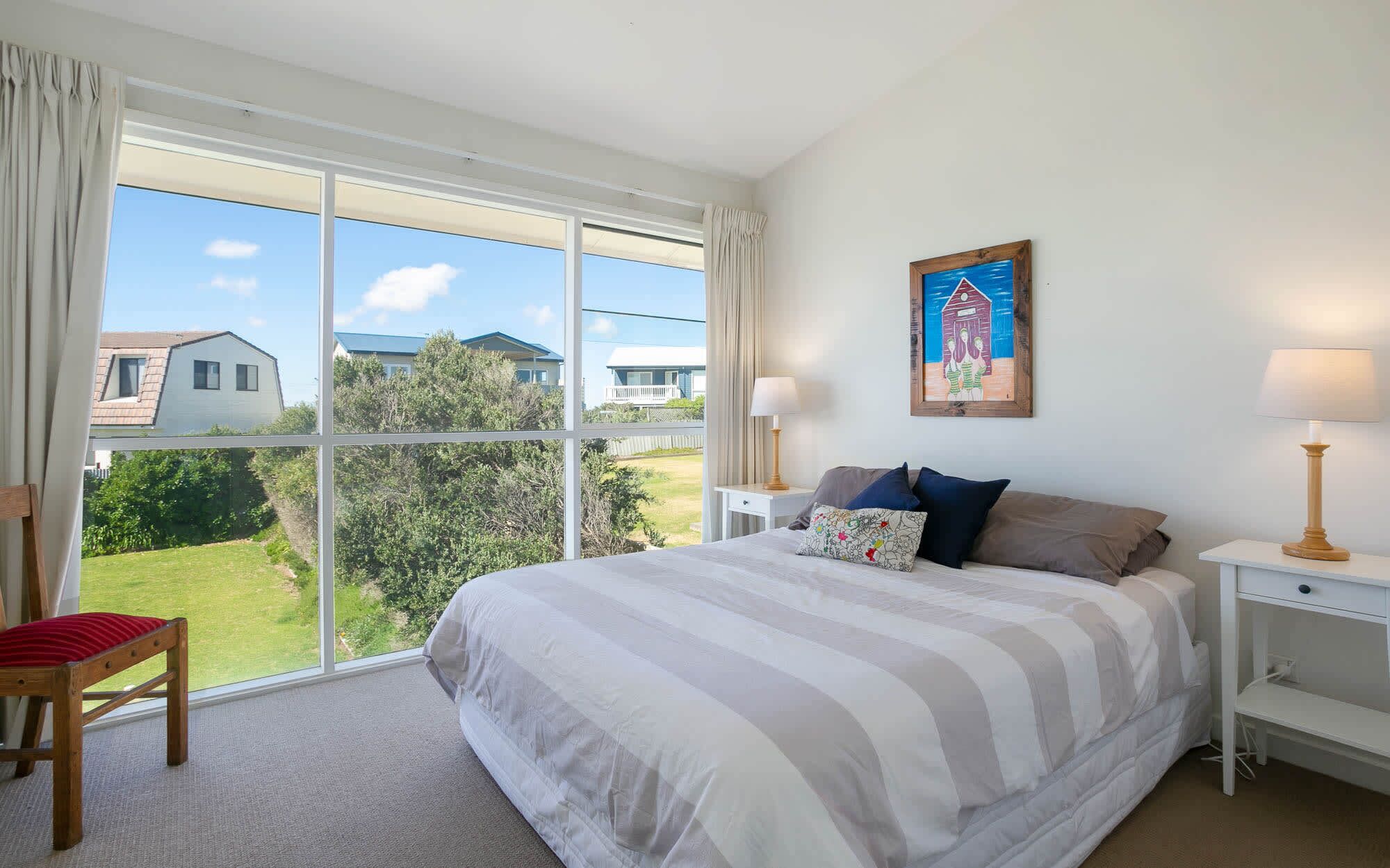 124 Surfers Pde - Beachfront — image 18