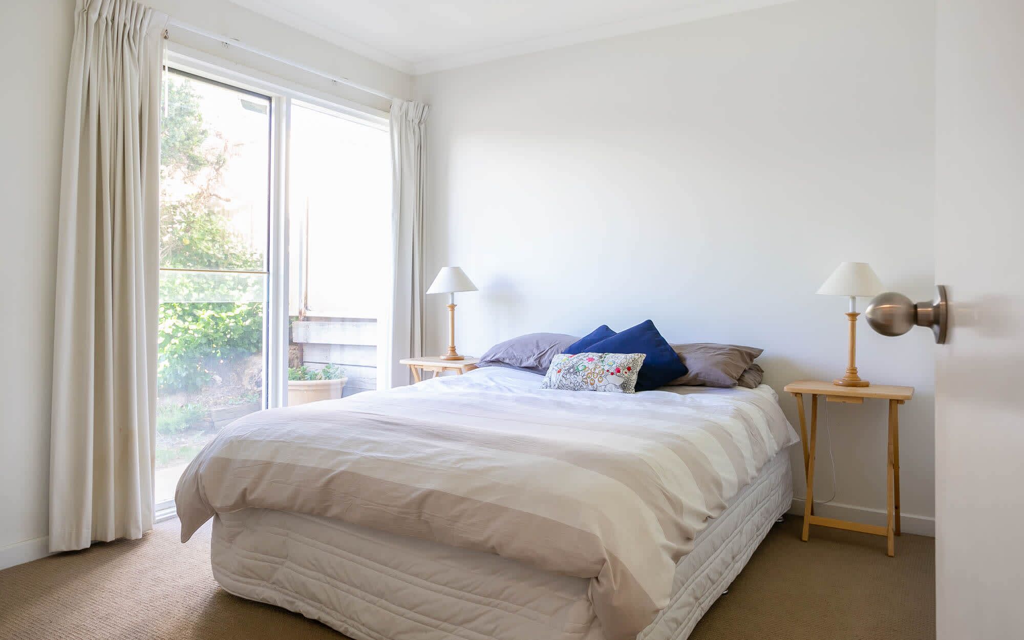 124 Surfers Pde - Beachfront — image 29