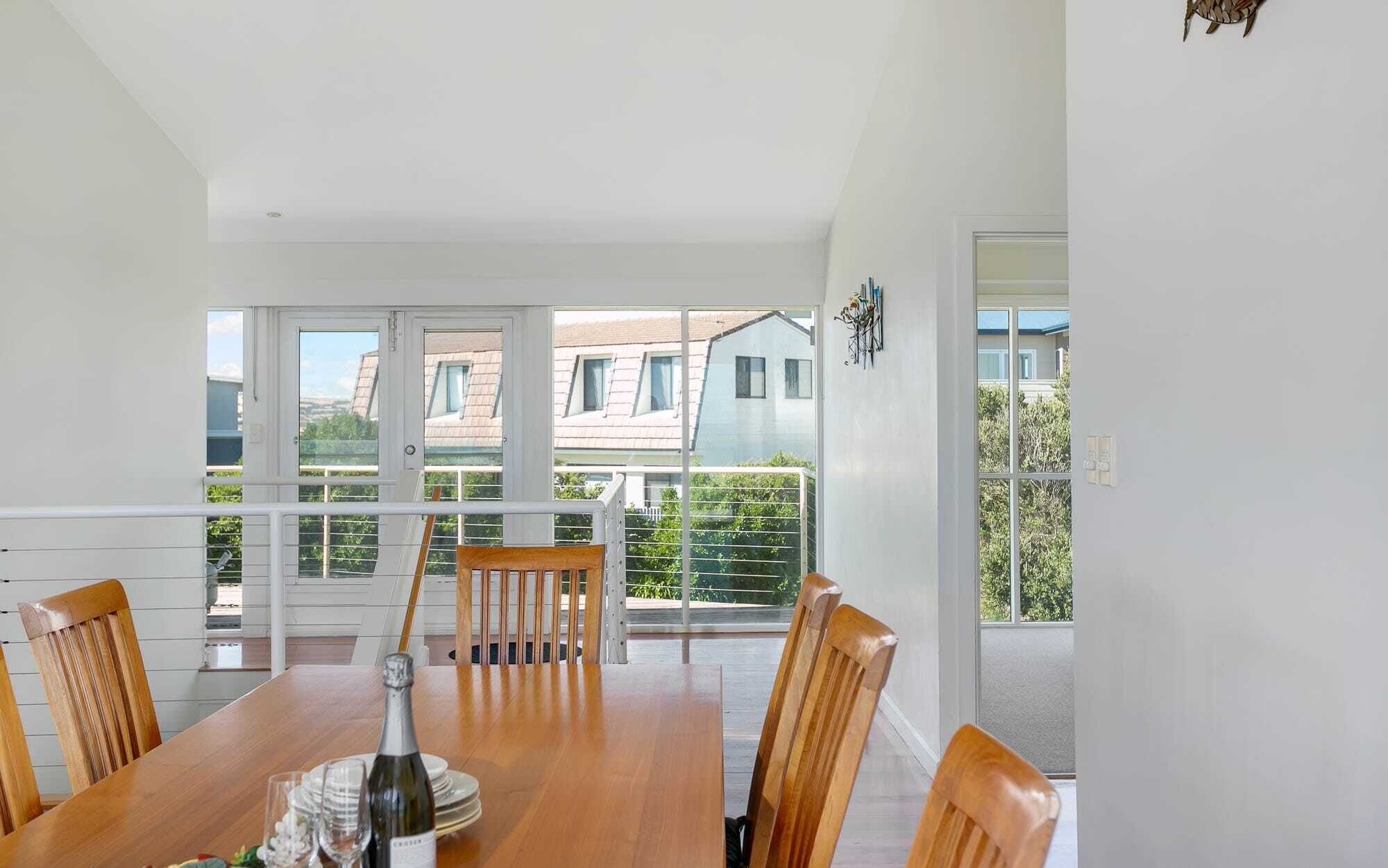 124 Surfers Pde - Beachfront — image 17