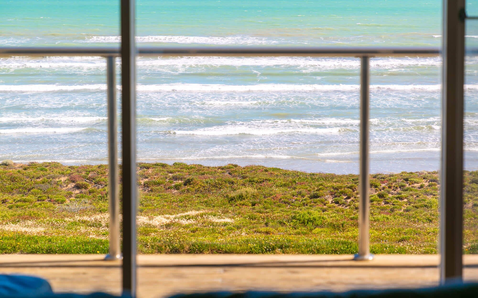 124 Surfers Pde - Beachfront — image 2