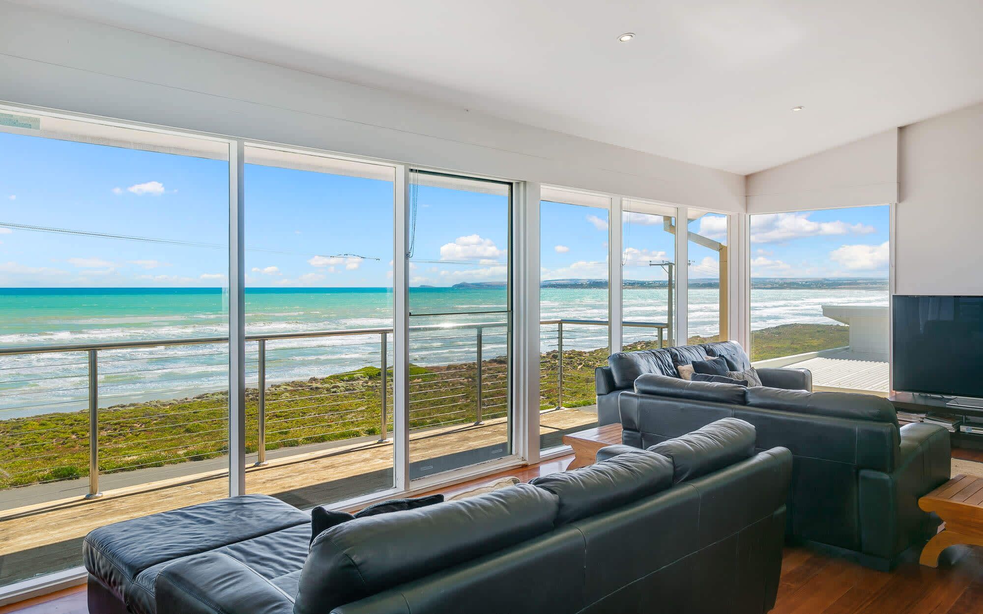 124 Surfers Pde - Beachfront — image 9