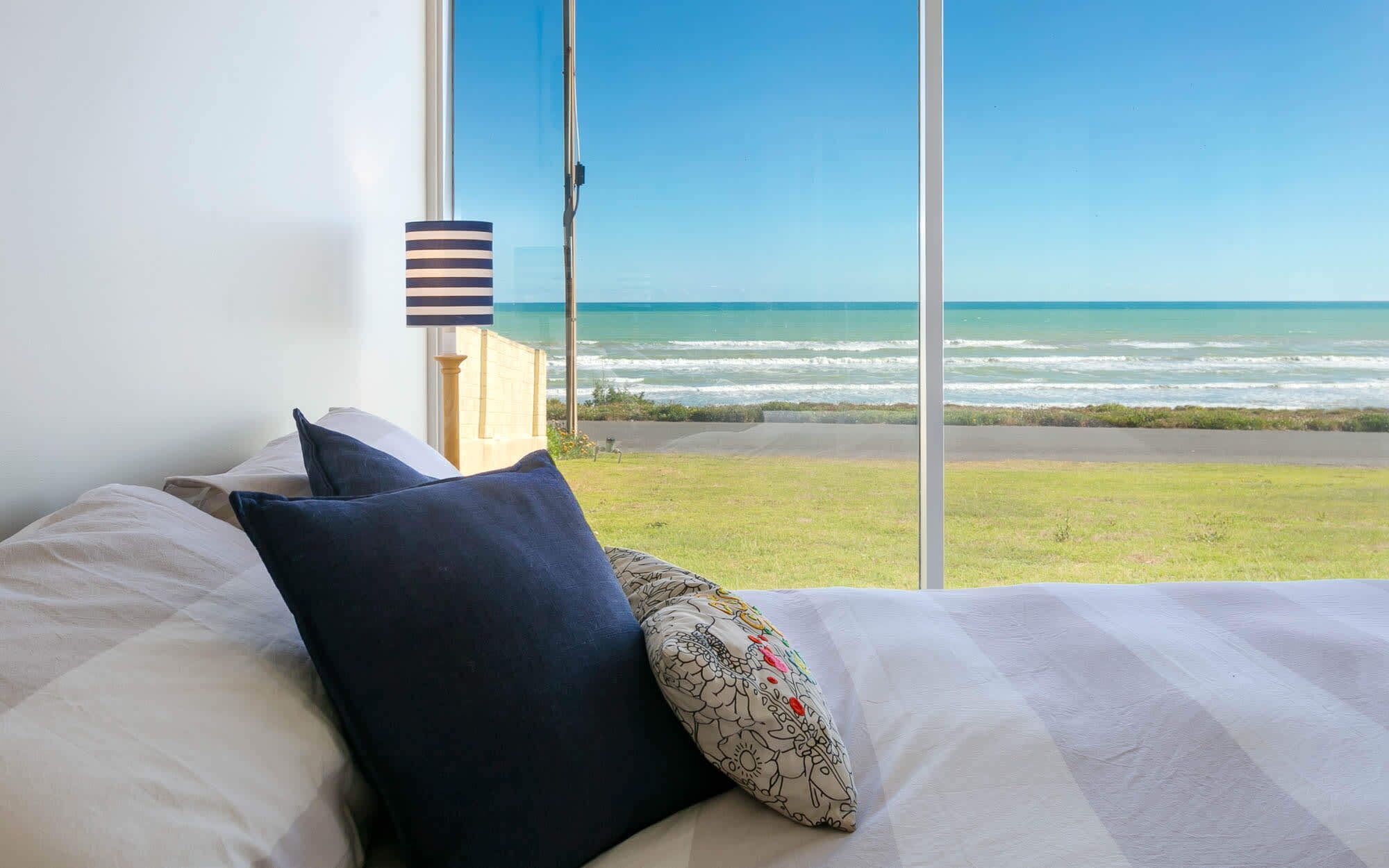 124 Surfers Pde - Beachfront — image 28