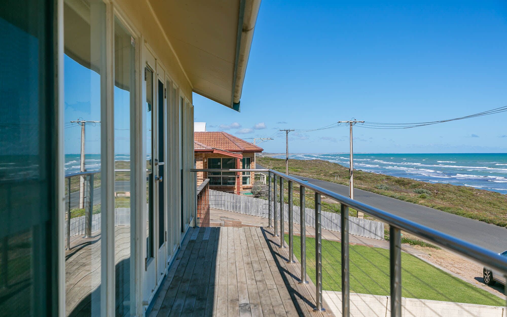 124 Surfers Pde - Beachfront — image 12