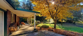 Cozy Cattail Cottage a comfortable coastal estuary woodland home near Reedsport