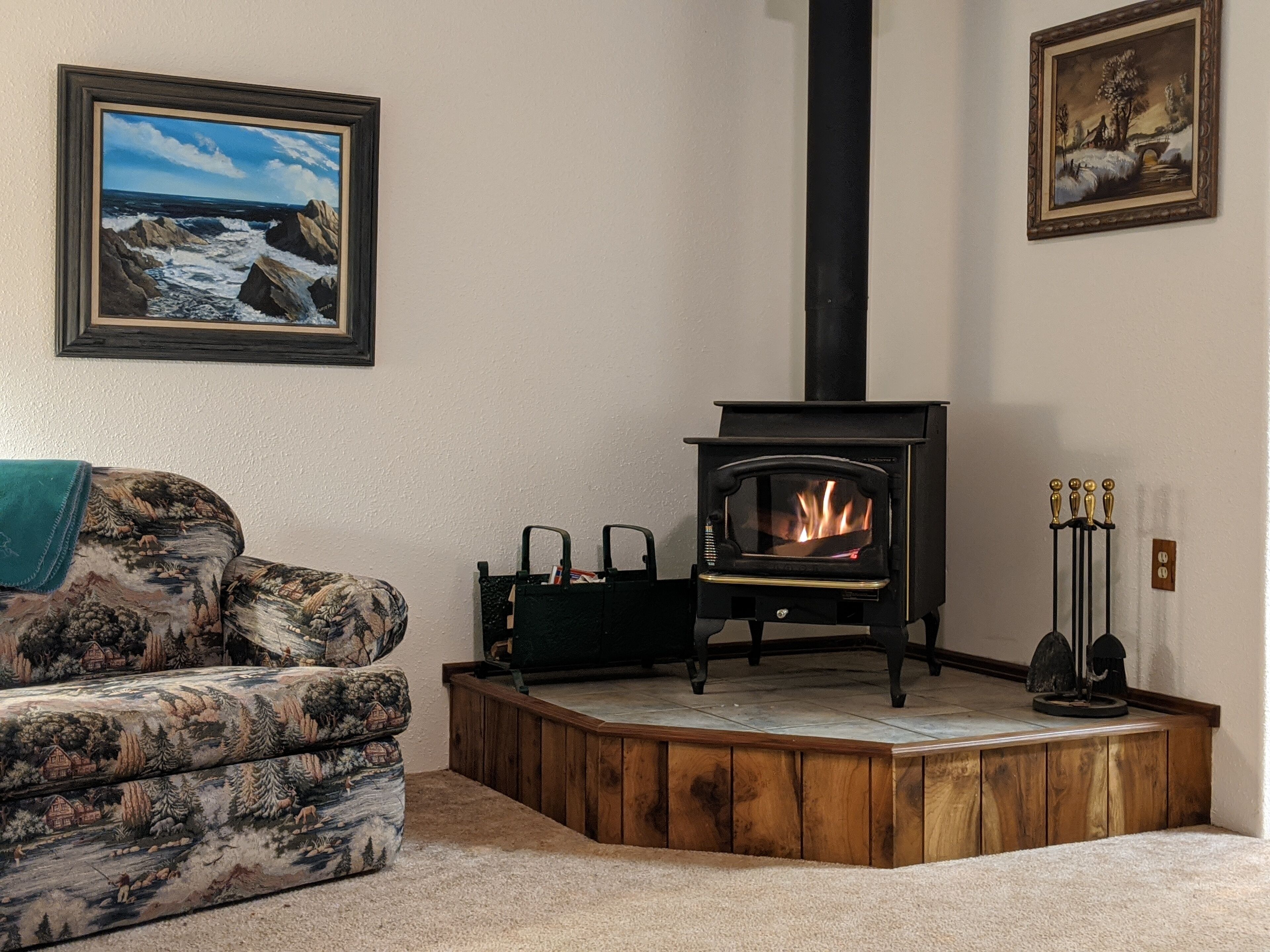 Cozy Cattail Cottage a comfortable coastal estuary woodland home near Reedsport