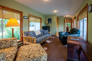 Smart TV, reproductor de DVD, libros, videoteca