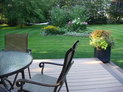 Quiet oasis minutes from beaches, vineyards and downtown Newport