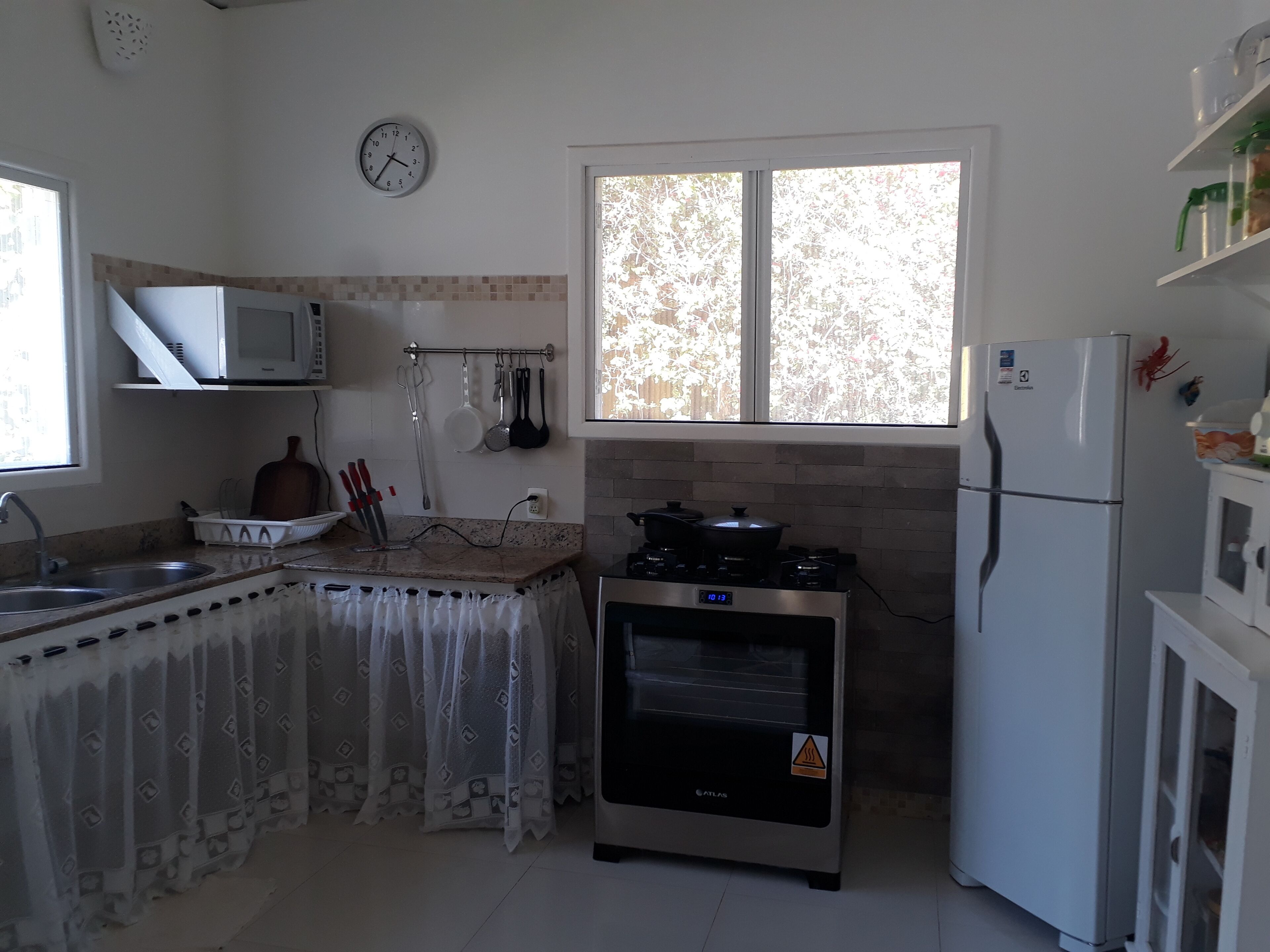 Fully furnished house with 03 suites five minutes from the fourth beach!