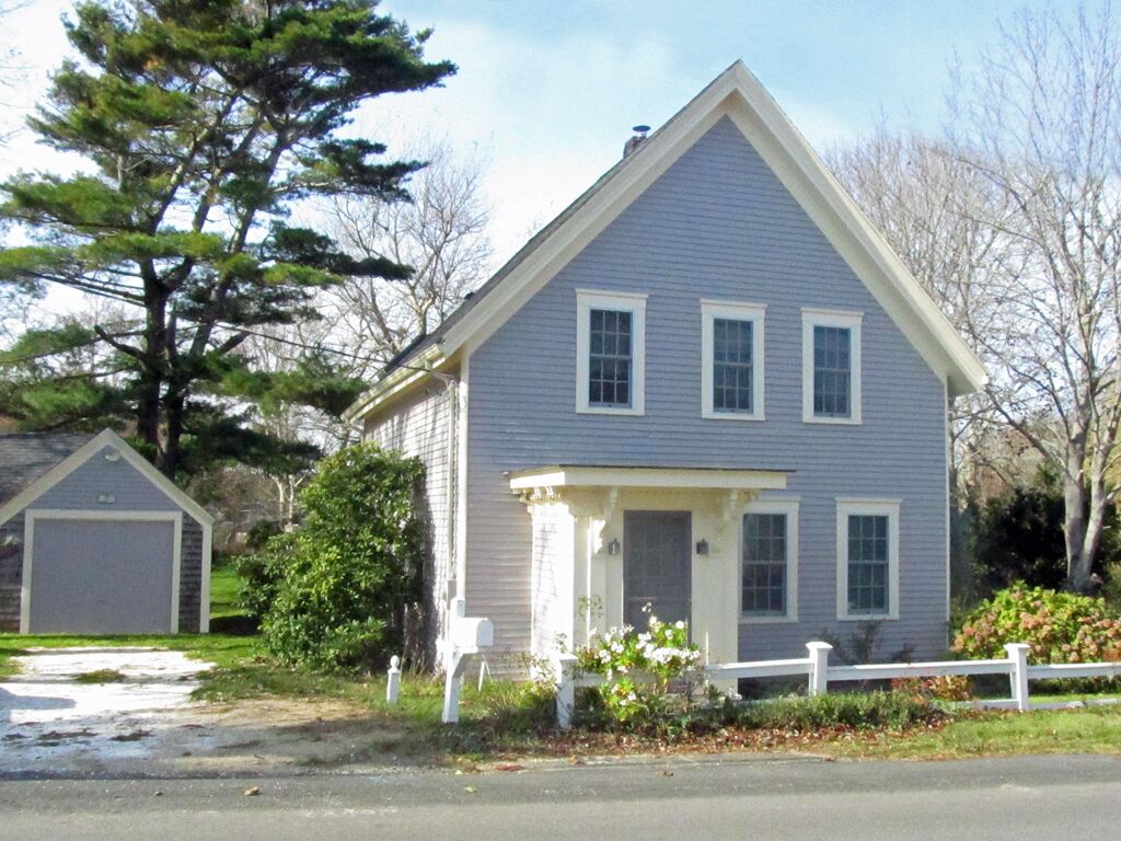 Classic Wellfleet Antique in a Great Location (1388)