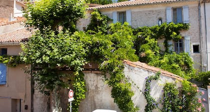 Ancienne maison vigneronne française rénovée du 19e siÚcle (à pied de la riviÚre et des commerces)
