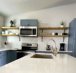 Fridge, microwave, oven, stovetop - Comfortable #Staycay Close to Everything In Dallas (Dallas)