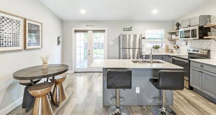 Comfortable #Staycay Close to Everything In Dallas