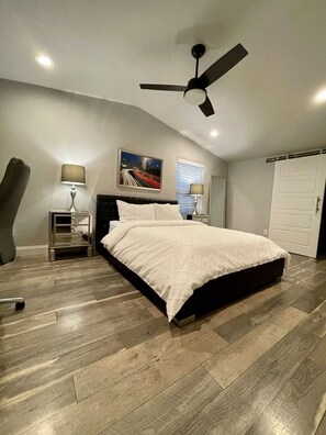 3 bedrooms, desk, iron/ironing board, free WiFi - Comfortable #Staycay Close to Everything In Dallas (Dallas)