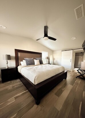 2 bedrooms, desk, iron/ironing board, free WiFi - Comfortable #Staycay Close to Everything In Dallas (Dallas)
