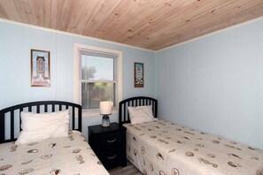 3 bedrooms, iron/ironing board, Internet - Duplex Unit Close To Beaches! (1813) (West Dennis)