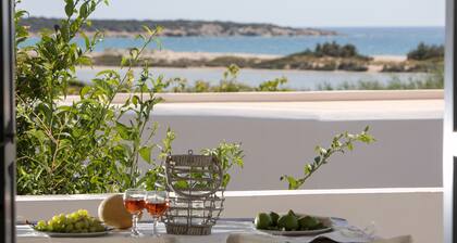 Salty House vain muutaman askeleen päässä Glyfadan rannalta Naxos