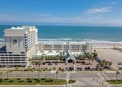 Beautiful, Affordable, 5th floor Ocean Front Condo Studio - Pool is OPEN!