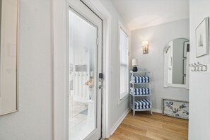 Interior - White beaches, walk to restaurants and shops! Family vacation /Romantic getaway! (Clearwater)