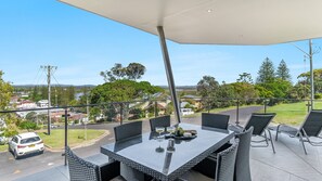 تناول الطعام بالخارج