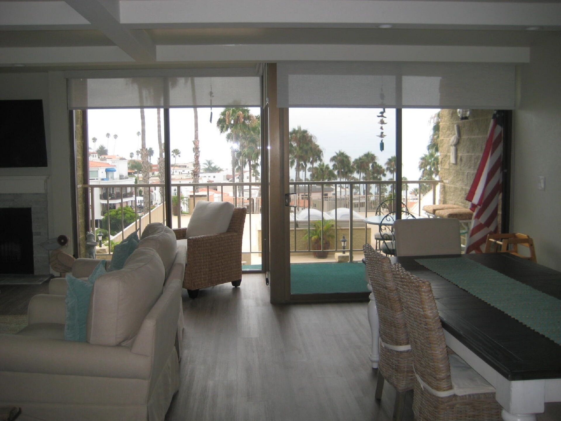 Gorgeous ocean view from front, overlooks pool at back. Easy walk to pier, town
