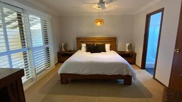 4 bedrooms, iron/ironing board, free WiFi, wheelchair access