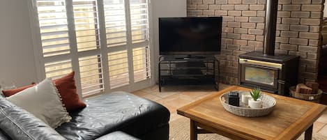 Fernseher, Kamin, DVD-Player, Tischtennisplatte