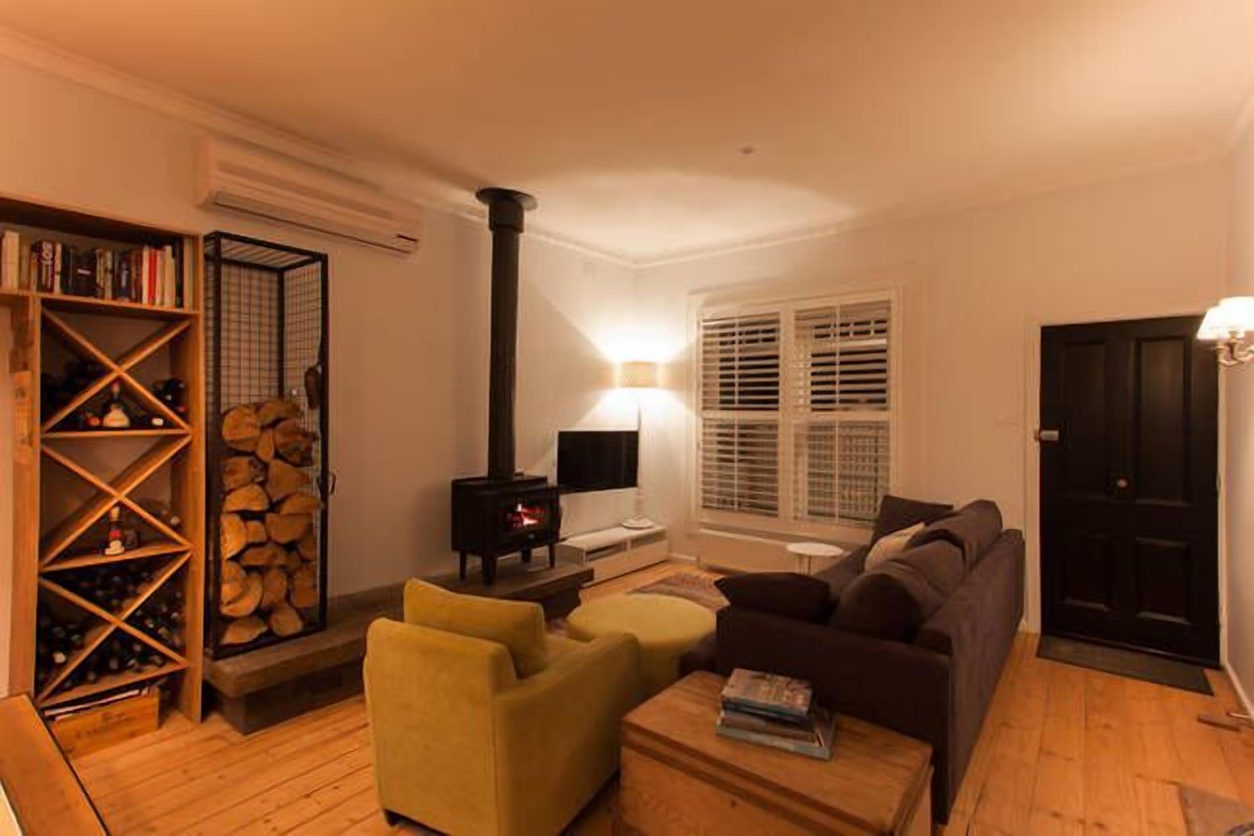 Whitelodge on Long Island 100 metres to beach, pet friendly 