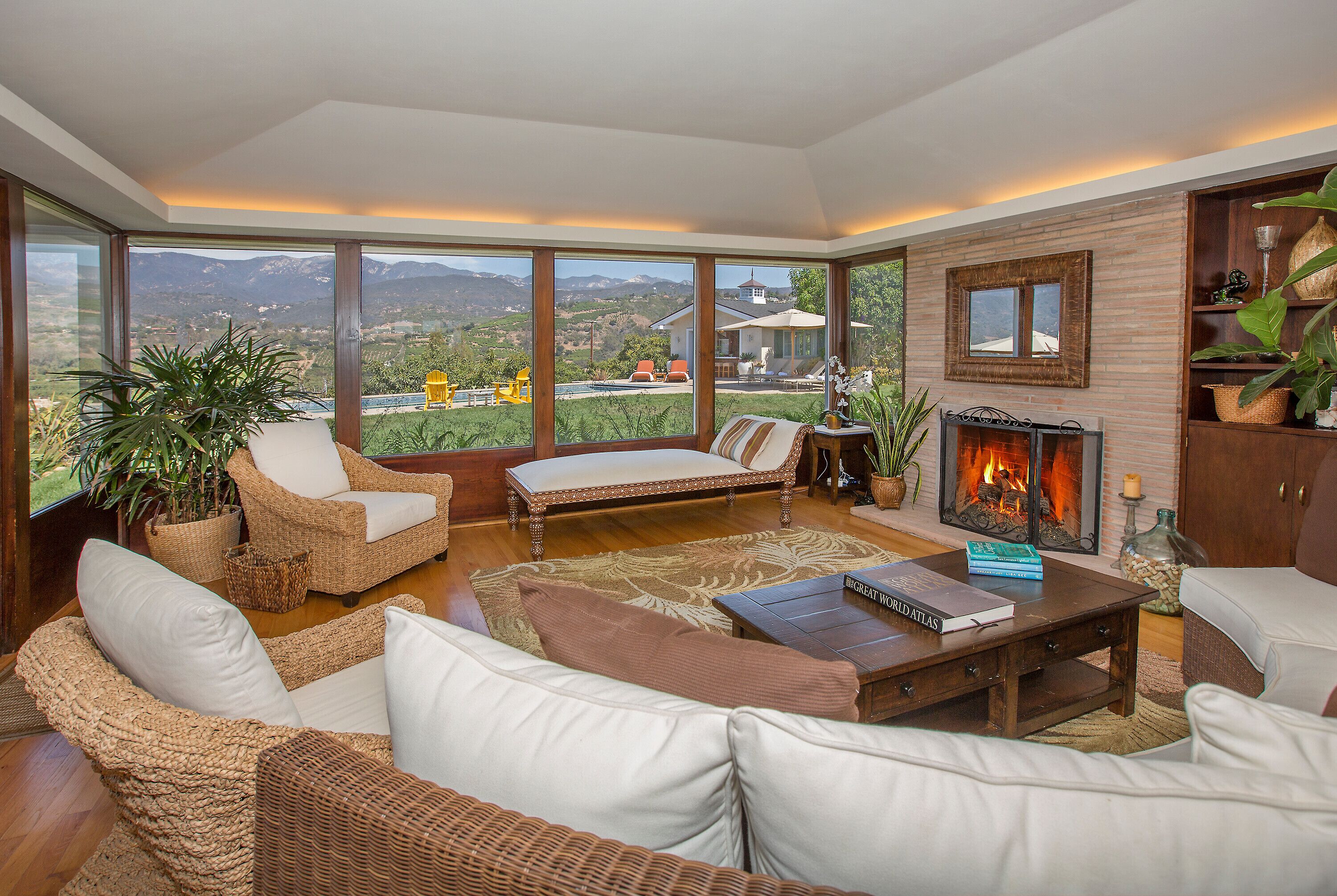 Bella Vista - Designer Comfort & Private Tennis Court in Carpinteria