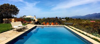 Bella Vista - Designerkomfort og privat tennisbane i Carpinteria