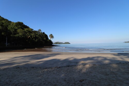 Beautiful and spacious house with 4 bedrooms, a veranda with hammocks, and a garden.