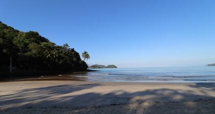Belle et grande maison avec 4 chambres, balcon avec hamacs, jardin.