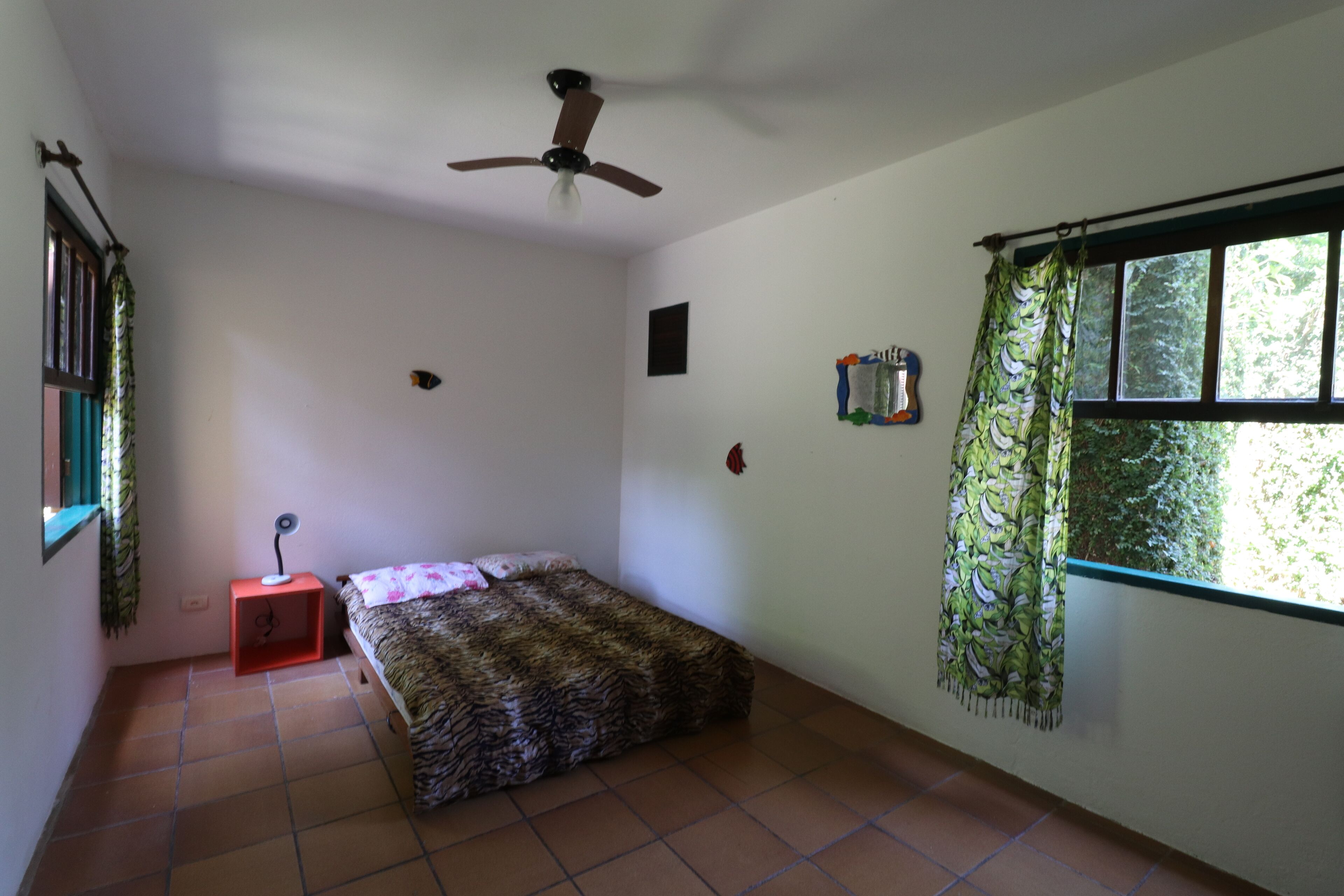 Beautiful and large house with 4 bedrooms, balcony with hammocks, garden.