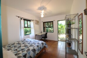4 bedrooms, desk, free WiFi - Beautiful, spacious house with 4 bedrooms, veranda with hammocks, garden. (São Sebastião)