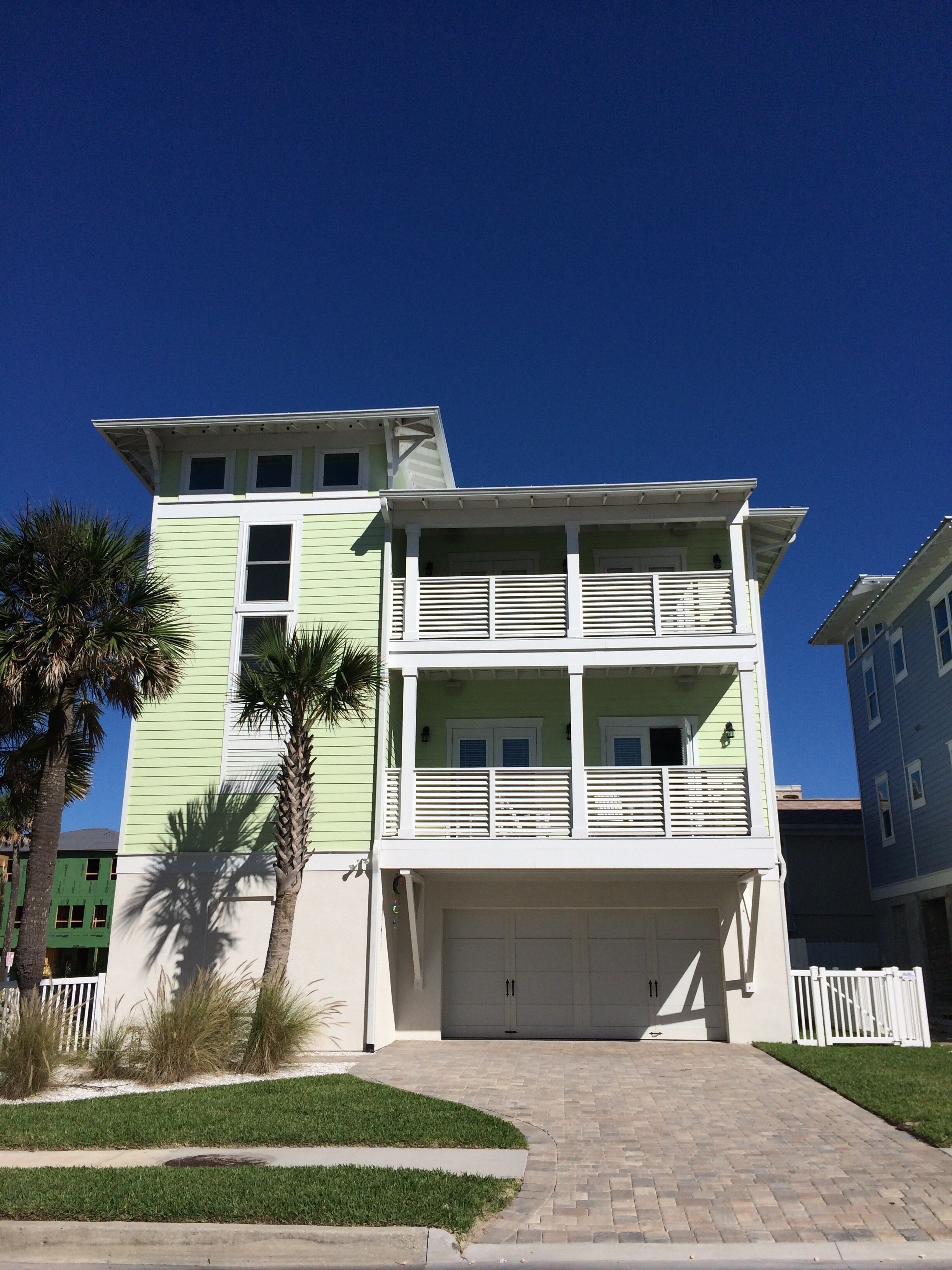 Beautiful home steps from the beach, 3 stories/3BR w/elevator, great ocean views