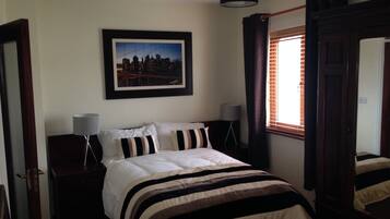 2 bedrooms, iron/ironing board, WiFi, bed sheets