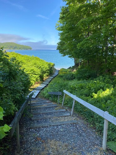 Oceanfront Private Ocean Access to a small sandy beach Unobstructed Water Views 