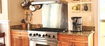 Elegant Victorian Home, 2 Masters, Very Spacious & Great Location