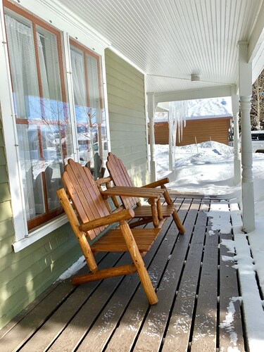 Elegant Victorian Home, 2 Masters, Very Spacious & Great Location
