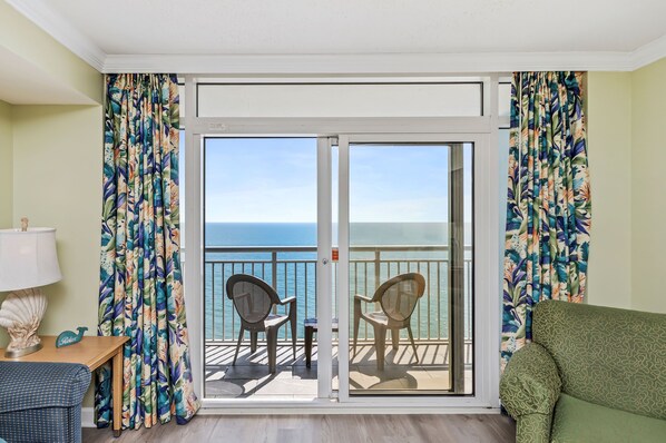 TV connectée, lecteur de DVD, livres