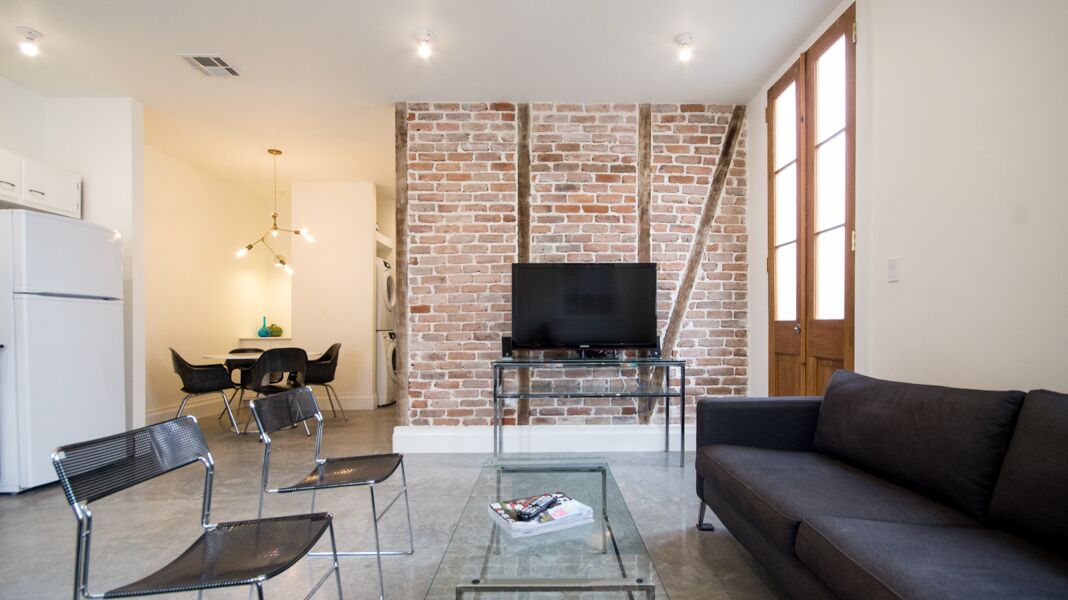 DESIGNER ART LOFT NEAR FRENCH QUARTER & FRENCHMEN--AWESOME LOCATION!