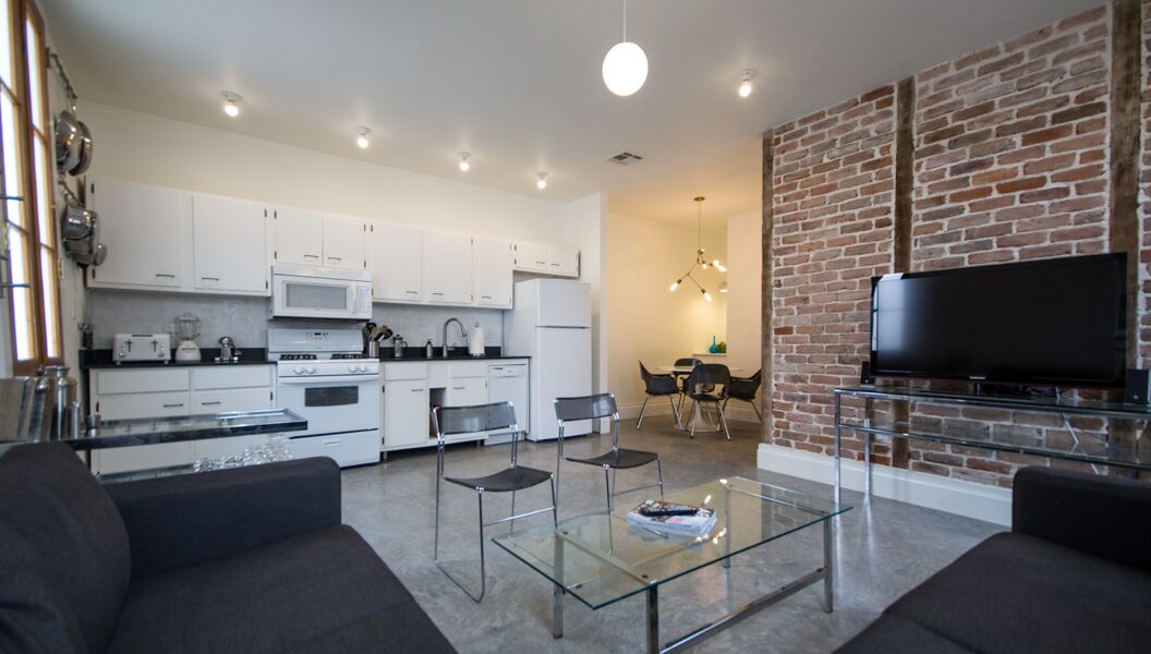 DESIGNER ART LOFT NEAR FRENCH QUARTER & FRENCHMEN--AWESOME LOCATION!